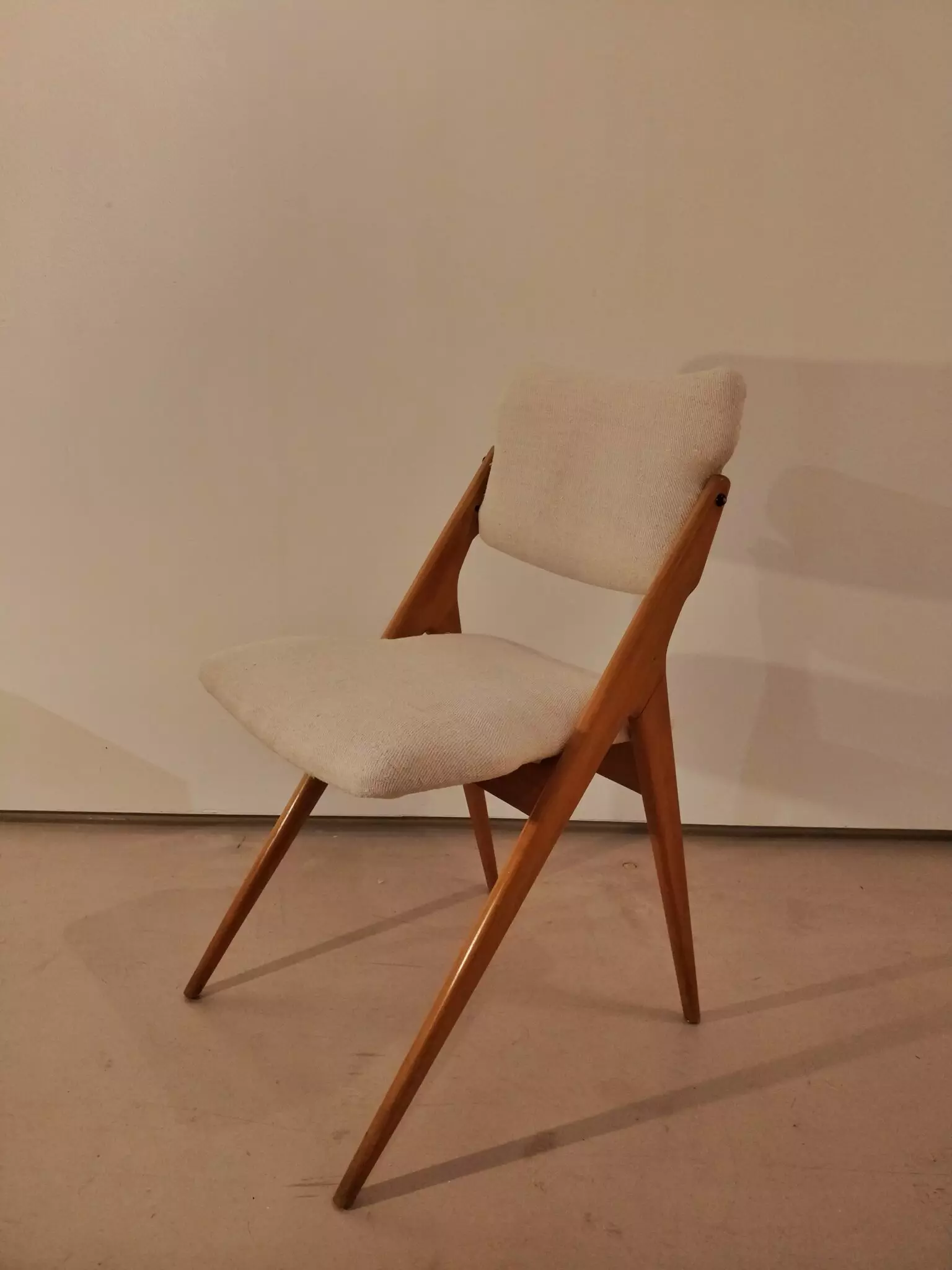 Set of four beech chairs by G.Guermonprez (circa 1950) - Image 3